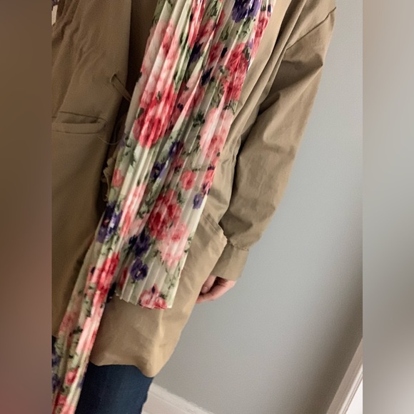 Beige jacket with built in floral scarf - Picture 7 of 7